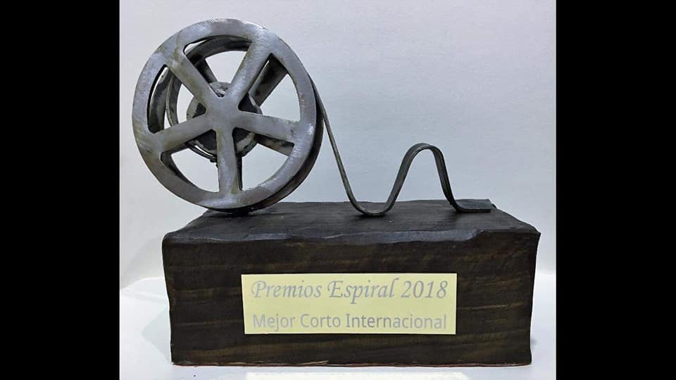 الجائزة التي حصل عليه واحد كفري بأسبانيا كافضل مخرج سينمائي