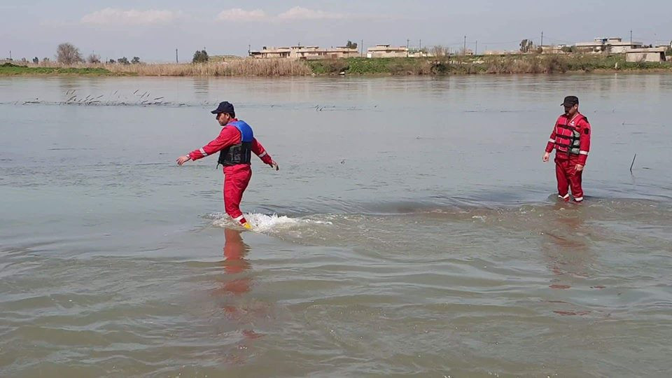 Naynawa, 23 Mart 2019, Dicle Nehri'nin sularında kayıp insanları arayan Sivil Savunma ekipleri, Fotoğraf: Medya Savunması