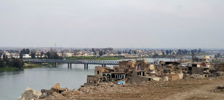 Ninova şehir binası önünde bir kadın kendini yaktı