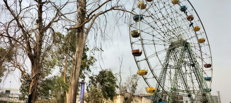 Rehab: joyful amusement park turned into abandoned junkyard