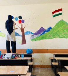 دایکێک بۆ سێ کچە نابیستەکەی، هیوا لە ئازاردا دەچێنێت