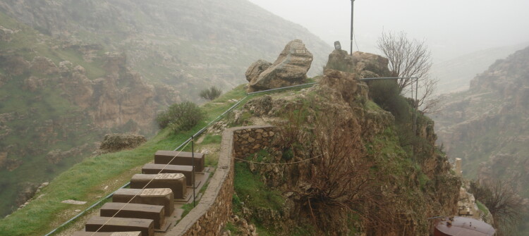 دير الربّان هرمز؛ مقصد للسياح يحتضن جميع الأديان