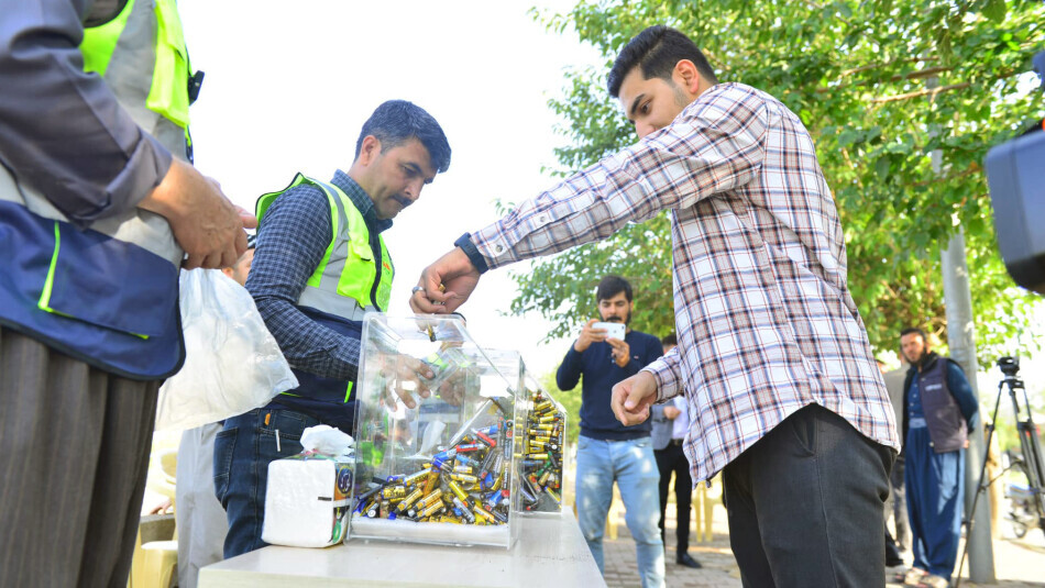 شەڕێکی بێدەنگ دژی ژەهراویبوون؛<br>بە هەوڵی تاكەكەسی مەترسییەكانی پیل و پاتری رادەگیرێن