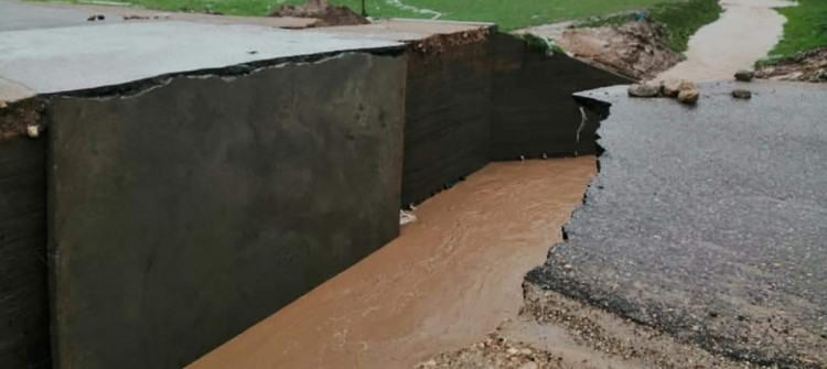 انهيار مجسرين نتيجة الامطار في نينوى