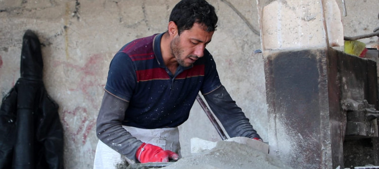 رغم اجورهم المنخفضة<br>  في الموصل: عمال البناء يتعرضون لاصابات خطيرة.. النقابة تتبرأ