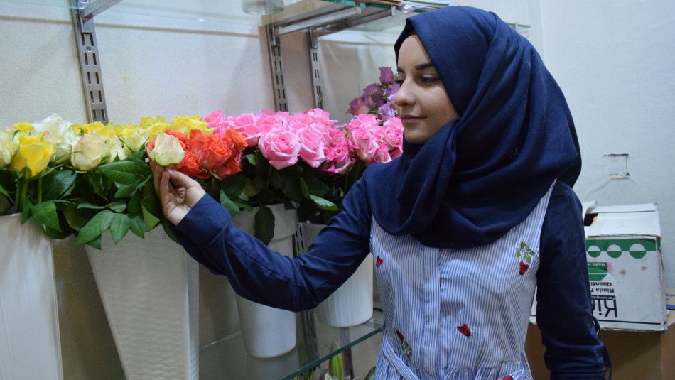 ريحانة تنشر الحب في الموصل من خلال بيع الزهور