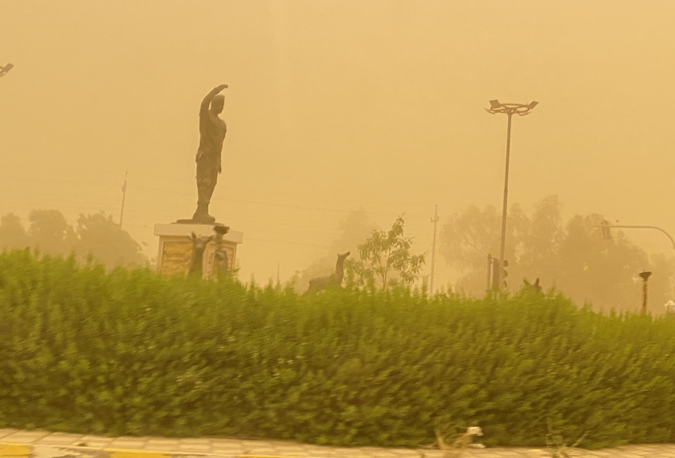 Irak genelinde şiddetli toz fırtınası tartışmalı bölgeleri de kapladı.