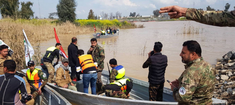 اكثر من 90 مفقودا في حادثة عبارة الموصل<br> عشرات الغواصين الأجانب والمحليين يبحثون عن الجثث بدجلة
